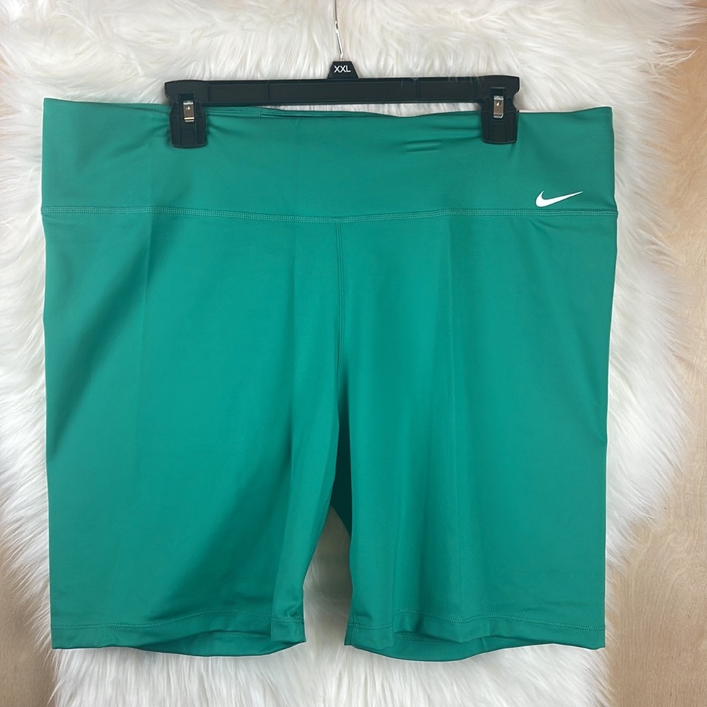 NWT Women’s Nike One Mid-rise Bike Short training XXL